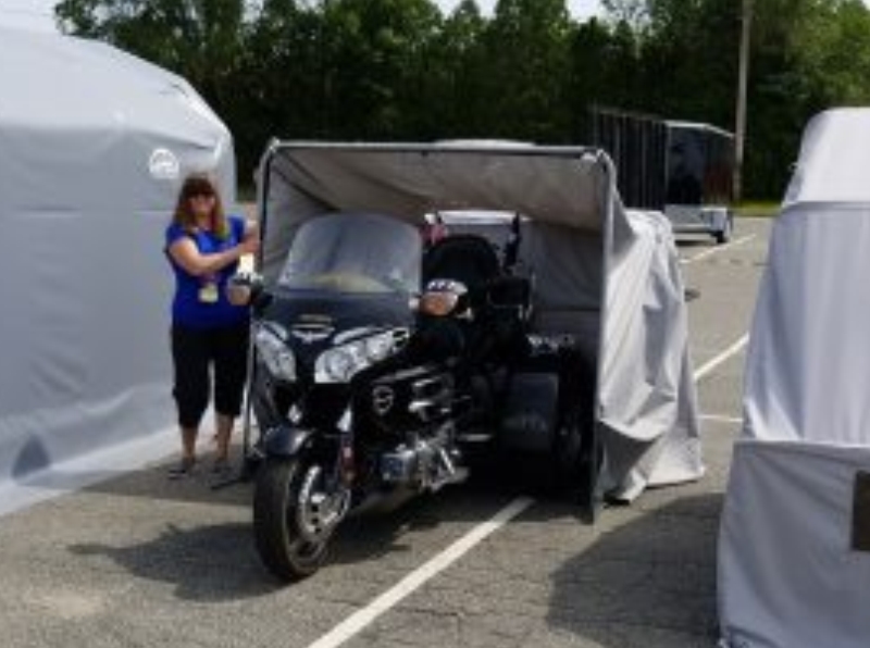 an easily transportable retractable model shelter 